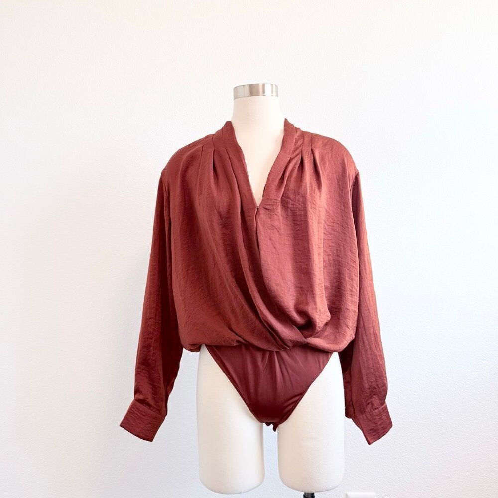 Astr The Label Rust Brown V Neck Drape Satin Bodysuit Medium M Stretchy